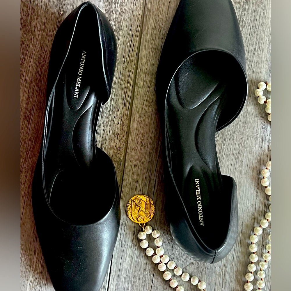 NWOT Black Flats 7M
